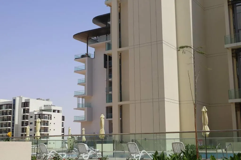 Apartment Lovely 3Br Oasis With Pool & Private Parking In Masdar City Abu Dhabi Vereinigte Arabische Emirate