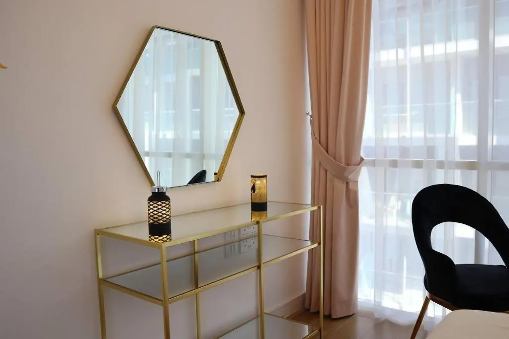 Lovely 3Br Oasis With Pool & Private Parking In Masdar City Abu Dhabi