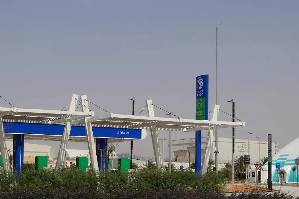 Lovely 3Br Oasis With Pool & Private Parking In Masdar City Abu Dhabi Apartment