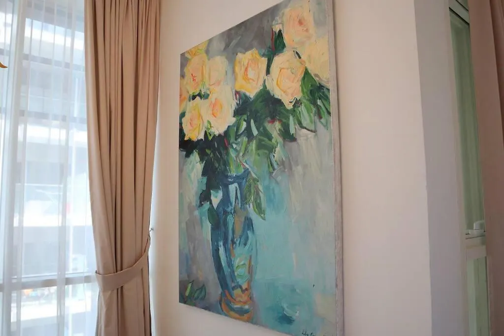 Apartment Lovely 3Br Oasis With Pool & Private Parking In Masdar City Abu Dhabi