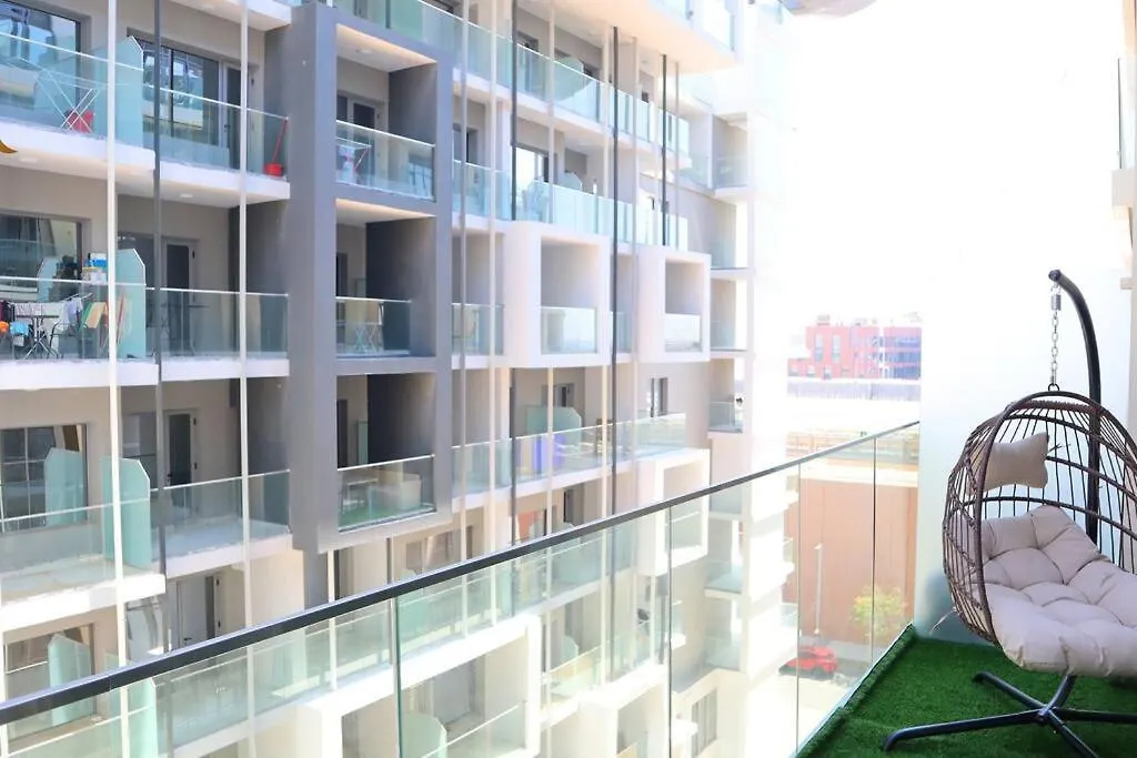 Apartment Lovely 3Br Oasis With Pool & Private Parking In Masdar City Abu Dhabi Vereinigte Arabische Emirate