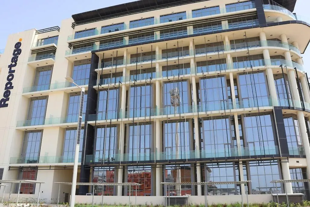 Apartment Lovely 3Br Oasis With Pool & Private Parking In Masdar City Abu Dhabi